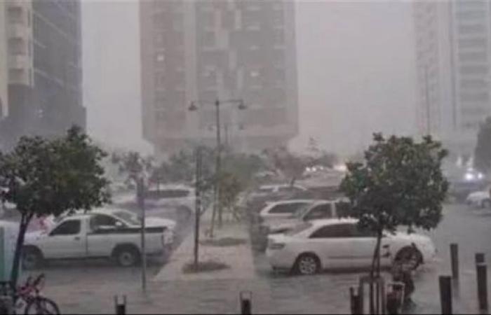 إثر منخفض المطير، الإمارات تسجل أعلى كمية أمطار منذ 75 عامًاالأربعاء 17/أبريل/2024 - 03:34 ص
أعلن المركز الوطني للأرصاد في دولة الإمارات، أمس الثلاثاء، أن البلاد شهدت أعلى كميات أمطار في تاريخها منذ 75 عامًا.
