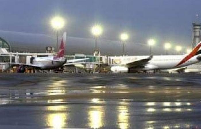 طيران الإمارات تعلق تسجيل الركاب المغادرين من دبى بسبب الطقس