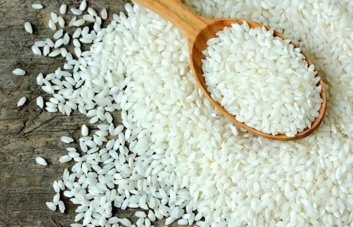 سعر كيلو الأرز اليوم الخميس 2-5-2024 في الأسواقالخميس 02/مايو/2024 - 10:59 ص
يهتم عدد كبير من المواطنين بمعرفة أسعار السلع الغذائية الأساسية بالأسواق لشراء احتياجاتهم، والتى يأتى على رأسها الأرز.