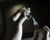 دولة عربية ترجئ التطعيم ضد كورونا