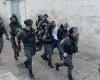 قوات الاحتلال الإسرائيلي تعتقل 3 فلسطينيين في باب العامود بالقدس