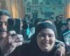 الجمهور يحاصر محمد رمضان في وسط القاهرة (فيديو)الإثنين 06/مارس/2023 - 01:53 م
يواصل الفنان محمد رمضان تصوير مسلسله الجديد “جعفر العمدة” استعدادا لعرضه في رمضان 2023، حيث أنه كان متواجدا في منطقة وسط البلد فجر اليوم الإثنين لاستكمال تصوير “العمل”.