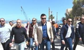 وزير
      الإسكان
      يتفقد
      مشروعات
      رفع
      كفاءة
      الكبارى
      والمسطحات
      الخضراء