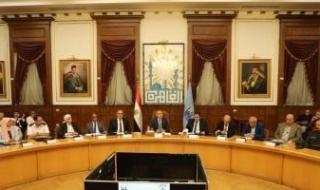 محافظ
      القاهرة
      يناقش
      الاستعدادات
      الخاصة
      بامتحانات
      الثانوية
      العامة