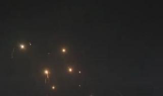 شاهد..
      لحظة
      سقوط
      أحد
      الصواريخ
      فى
      تل
      أبيب
      وفشل
      القبة
      الحديدية
      في
      إسقاطه..
      فيديو
      وصور