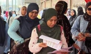 توافد
      طلاب
      الثانوية
      العامة
      على
      اللجان..
      والتعليم
      تتابع
      وصول
      الأسئلة