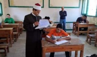 اليوم..
      طلاب
      القسم
      الأدبي
      بالثانوية
      الأزهرية
      يؤدون
      امتحان
      مادة
      الصرف