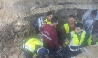 اللحظات
      الأخيرة
      من
      إصلاح
      كابلات
      "جزيرة
      الذهب"
      استعدادا
      لإعادة
      التيار
      للجيزة