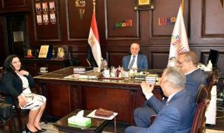 محافظ
      الأقصر
      يستقبل
      وفد
      بنك
      مصر
      لبحث
      التعاون
      في
      مبادرات