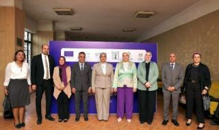 المستشارة
      أمل
      عمار
      تشارك
      في
      جلسة
      حوارية
      بالمعسكر
      التدريبي