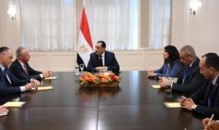 رئيس
      الوزراء
      يبحث
      مع
      رئيس
      شركة
      "بوينج"
      العالمية
      سبل
      التعاون
      المشترك