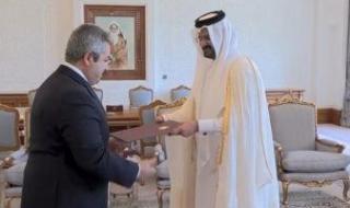 سفير
      مصر
      فى
      الدوحة
      يقدم
      أوراق
      اعتماده
      إلى
      نائب
      أمير
      قطر