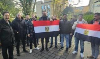 إقبال
      المصريين
      فى
      هامبورج
      على
      المشاركة
      بالجولة
      الثانية
      لانتخابات
      النواب..
      صور