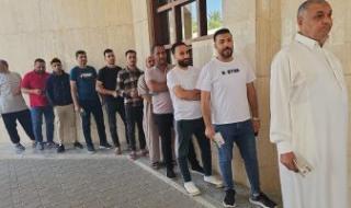 المصريون
      بالداخل
      يصوتون
      بالمرحلة
      الثانية
      بانتخابات
      النواب
      فى
      13
      محافظة
      اليوم