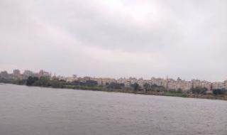 الطقس
      اليوم..
      انخفاض
      درجات
      الحرارة
      وشبورة
      كثيفة
      وأمطار
      متفاوتة
      الشدة