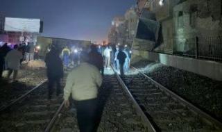 سقوط
      حاويات
      فارغة
      من
      أعلى
      قطار
      بجوار
      طريق
      الإسكندرية
      الزراعي
      دون
      إصابات