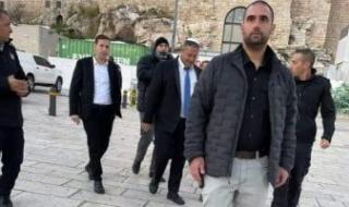 وزير
      الأمن
      القومى
      الإسرائيلي
      المتطرف
      بن
      غفير
      يقتحم
      المسجد
      الأقصى
      المبارك