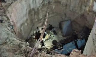 فيديو
      انتشال
      ركاب
      ميكروباص
      سقط
      في
      حفرة
      بعمق
      6
      أمتار
      بالزاوية
      الحمراء