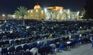 الآلاف
      يقيمون
      صلاتى
      العشاء
      والتراويح
      فى
      رحاب
      المسجد
      الأقصى..
      صور