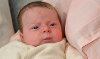 إنجاز
      طبى..
      هوجو
      أول
      طفل
      بريطانى
      يولد
      بعد
      زرع
      رحم
      من
      متبرعة
      متوفاة
      (صور)