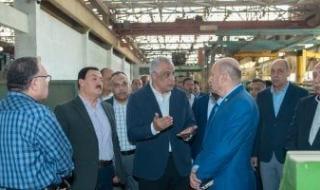 وزير
      الدولة
      للإنتاج
      الحربى
      فى
      زيارة
      مفاجئة
      يطمئن
      على
      تنفيذ
      الخطط
      الإنتاجية
      فى
      "أبو
      زعبل
      للصناعات
      الهندسية"