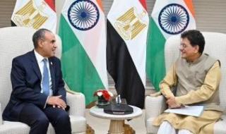 وزير
      الخارجية
      يلتقى
      وزير
      التجارة
      والصناعة
      الهندى
      على
      هامش
      اجتماع
      البريكس