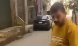 سائق
      متهور
      يقلب
      التوك
      توك
      براكبه
      بسبب
      الأجرة
      فى
      بلبيس
      ويصيح
      انا
      5%..
      فيديو