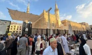 فرحة
      العيد..
      العائلات
      يحتفلون
      بعيد
      الأضحى
      أمام
      مسجد
      الحسين