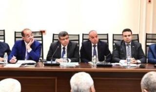 رئيس
      خطة
      النواب
      ينفى
      فرض
      ضريبة
      على
      غاز
      المنازل
      او
      المصانع