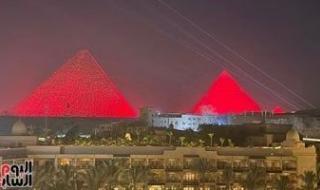 لوحة
      مضيئة
      بالأحمر..
      الأهرامات
      تحتفى
      بإنجاز
      الفراعنة
      في
      كأس
      العالم
      (صورة)
