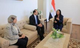 وزيرة
      التضامن
      تبحث
      مع
      ممثل
      برنامج
      الأمم
      المتحدة
      الإنمائى
      تحسين
      خدمات
      المواطنين