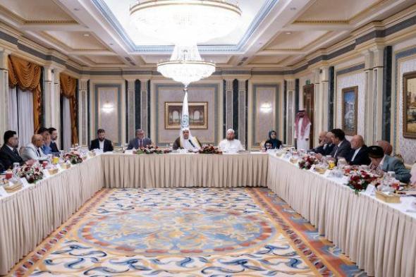 القيادات
      الإسلامية
      البريطانية
      تلتقى
      الأمين
      العام
      لرابطة
      العالم
      الإسلامى
      فى
      المدينة
      المنورة