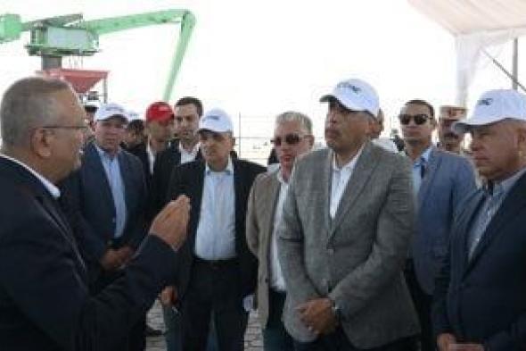 رئيس
      الوزراء
      يتفقد
      مشروعي
      "رووتس"
      و"سكاي
      للموانئ"