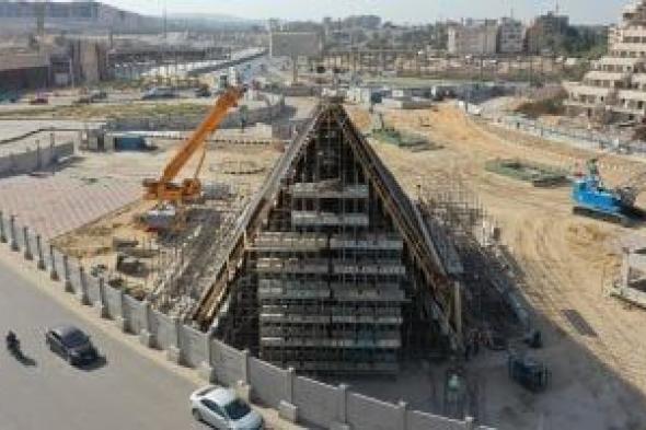 ميدان
      الرماية
      يتزين
      بـ
      هرم
      رابع..
      شاهد
      محطة
      مترو
      الخط
      الرابع..
      صور