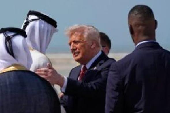 ترامب
      يرتدى
      رابطة
      عنق
      بلون
      العلم
      القطرى
      فى
      الدوحة..
      ويشارك
      بمؤتمر
      بعد
      قليل