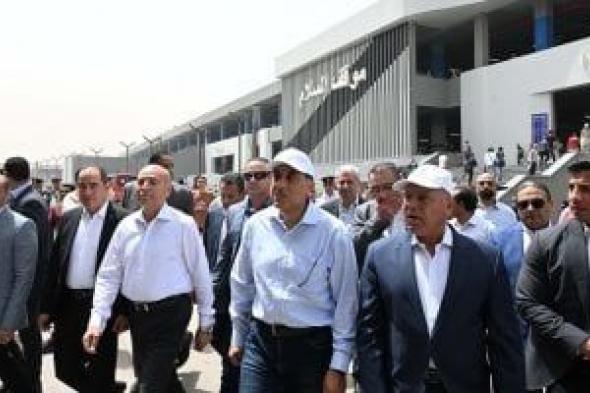 رئيس
      الوزراء
      يقطع
      خط
      سير
      جولته
      لتفقد
      موقف
      السلام
      النموذجي
      الجديد
