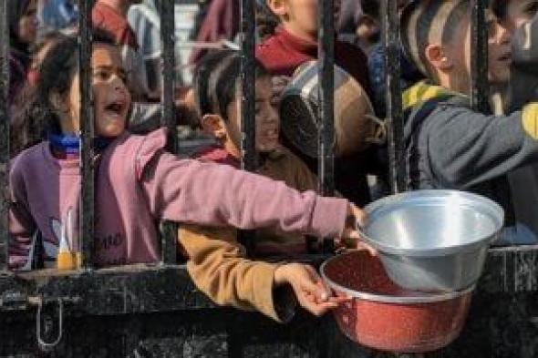 حماس:
      الاحتلال
      يخطط
      لإقامة
      معسكرات
      اعتقال
      جنوب
      قطاع
      غزة
      تحت
      غطاء
      المساعدات