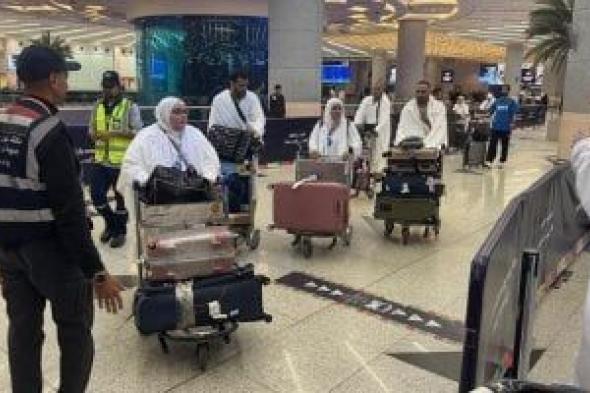 حجاجنا
      يصلّون
      بالمسجد
      النبوى
      استعدادًا
      لرحلة
      الطواف
      والمشاعر