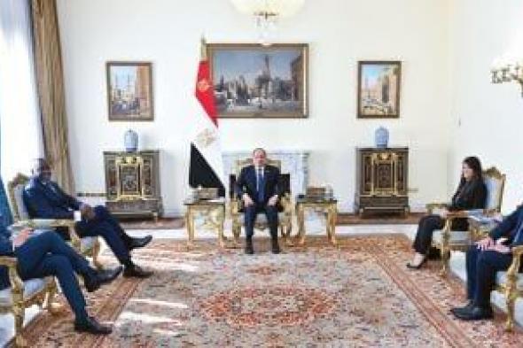 الرئيس
      السيسى:
      الدولة
      تحرص
      على
      زيادة
      دور
      القطاع
      الخاص
      في
      النشاط
      الاقتصادي
      والتنمية