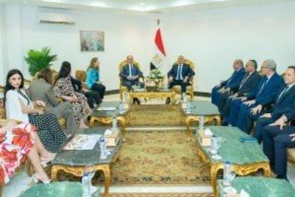 وزير
      الإنتاج
      الحربى
      يستقبل
      رئيس
      وزراء
      صربيا
      لبحث
      تعزيز
      التعاون
      المشترك