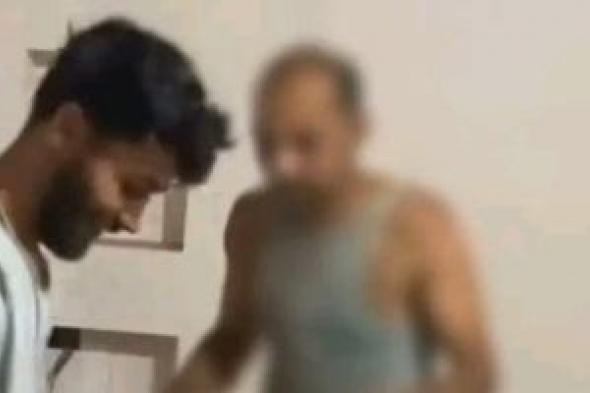 القبض
      على
      التيك
      توكر
      علاء
      الساحر
      لظهوره
      فى
      مقاطع
      فيديو
      يعتدى
      على
      أشخاص