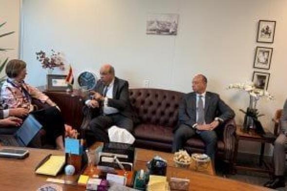 وزير
      الطيران:
      مصر
      تضع
      فى
      مقدمة
      أولوياتها
      تعزيز
      مكانتها
      كمركز
      إقليمى
      للطيران
      المدنى