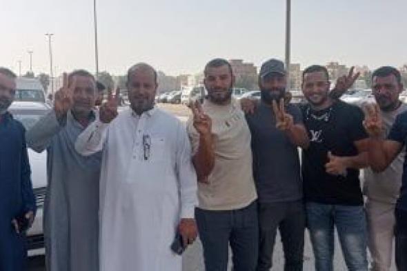 توافد
      المصريين
      فى
      جدة
      على
      صناديق
      الاقتراع
      بانتخابات
      النواب..
      صور