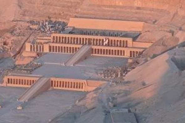 مشاهد
      ساحرة
      لمعابد
      ومقابر
      ملوك
      وملكات
      الأقصر
      من
      السماء
      بالبالون
      الطائر..
      صور