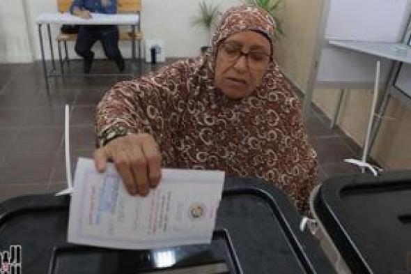 الشباب
      وكبار
      السن
      يتصدرون
      المشهد
      أمام
      لجان
      مصر
      الجديدة
      بانتخابات
      النواب