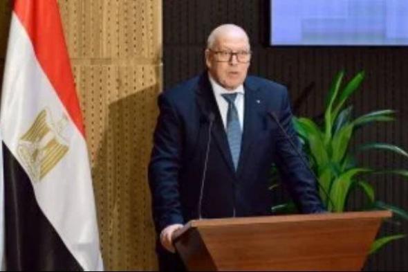 وزير
      الصناعة
      الجزائري:
      فتح
      خط
      بحرى
      مباشر
      بين
      مصر
      والجزائر
      لدعم
      التجارة