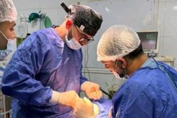 جراحة
      نادرة
      بالشرقية
      لاستخراج
      توأم
      من
      صدر
      رضيع
      عمره
      10
      أيام..
      صور