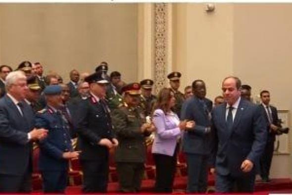 الرئيس
      السيسى
      يفتتح
      المعرض
      الدولى
      للصناعات
      الدفاعية
      إيديكس
      2025..
      بث
      مباشر