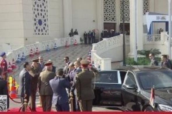 الرئيس
      السيسى
      يصل
      مقر
      افتتاح
      المعرض
      الدولى
      للصناعات
      الدفاعية
      إيديكس
      2025