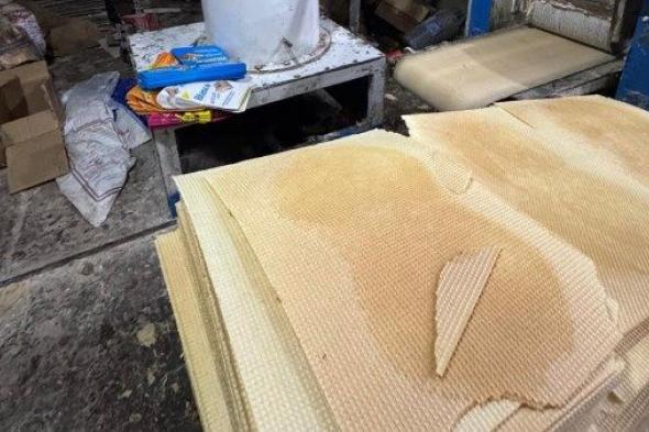 مرصوص
      على
      الأرض..
      ضبط
      مصنع
      غير
      مرخص
      لتصنيع
      البسكويت